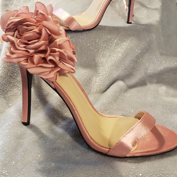 Womens shoes - Picture 1 of 3